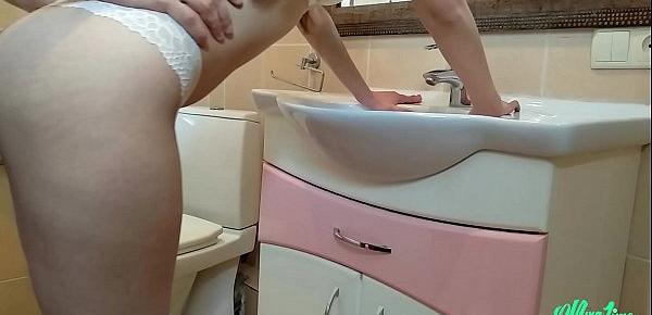  Fucked the young maid in the toilet.Amateur dripping creampie and fuck after cum